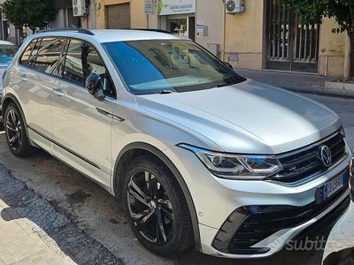 Usata VW Tiguan R-line 150 CV (110 kW) 2021 Argento SUV