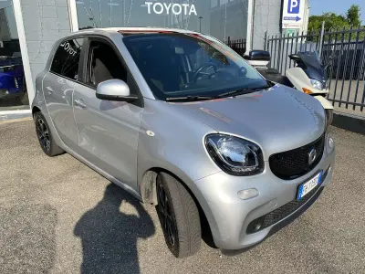 Usata Smart ForFour Passion 90 CV (66 kW) 2017 Argento Utilitaria