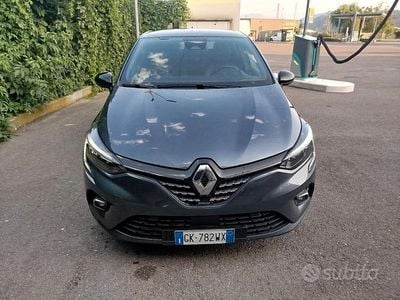 Usata Renault Clio V Intens 101 CV (74 kW) 2022 Grigio Berlina