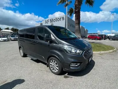 Begagnad Ford Tourneo Titanium 170 HK (125 kW) 2018 Grå Minibuss