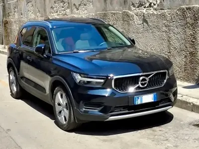 Usata Volvo XC40 Momentum 150 CV (110 kW) 2018 Nero SUV