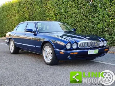 Usata Jaguar XJ8 Executive 284 CV (208 kW) 1998 Blu Berlina