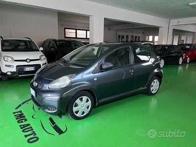 Usata Toyota Aygo 68 CV (50 kW) 2011 Grigio Utilitaria