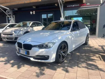 Usata BMW 320 Sport Line 184 CV (135 kW) 2013 Bianco Berlina