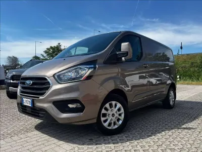 Usata Ford Transit Custom Titanium 131 CV (96 kW) 2022 Oro metallizzato Furgone