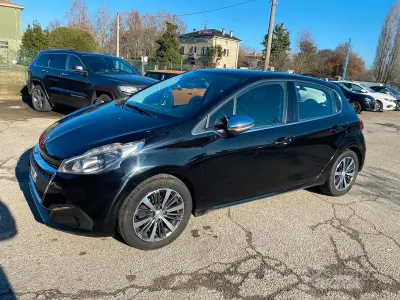 Usata Peugeot 208 Allure 82 CV (60 kW) 2017 Nero Utilitaria