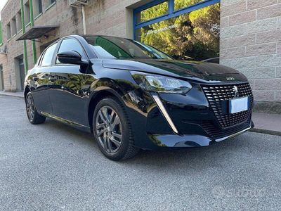 Usata Peugeot 208 102 CV (75 kW) 2022 Nero Utilitaria