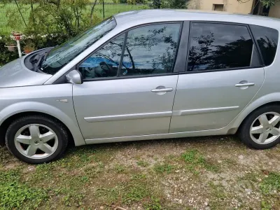 Usata Renault Scénic II 106 CV (77 kW) 2007 Grigio Monovolume