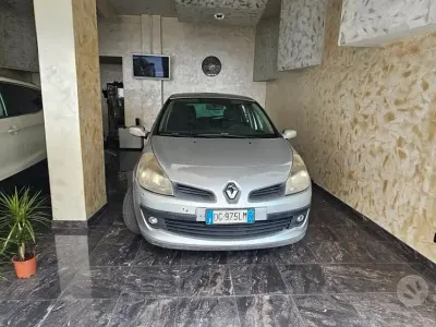 Usata Renault Clio II Dynamique 75 CV (55 kW) 2008 Grigio Berlina