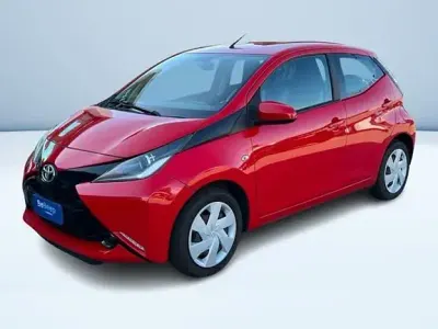 Usata Toyota Aygo X-pure 69 CV (50 kW) 2016 Rosso Utilitaria