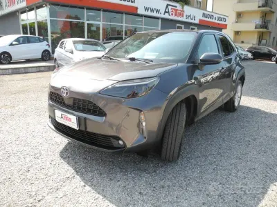 Usata Toyota Yaris Cross Business Edition 92 CV (67 kW) 2024 Grigio scuro SUV
