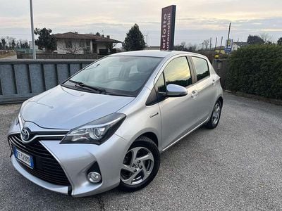 Usata Toyota Yaris Hybrid Active 73 CV (53 kW) 2016 Argento Berlina