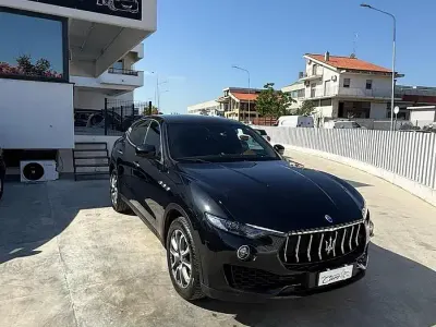 Usata Maserati Levante 250 CV (183 kW) 2017 Nero SUV