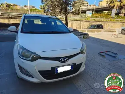 Usata Hyundai i20 Classic 84 CV (61 kW) 2014 Bianco Utilitaria