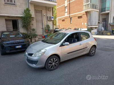 Usata Renault Clio II 75 CV (55 kW) 2008 Grigio Berlina