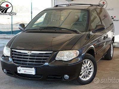 Usata Chrysler Voyager 143 CV (105 kW) 2006 Nero Monovolume