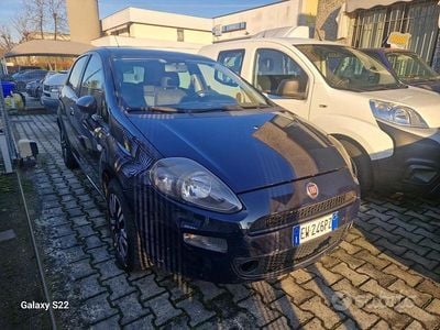 Usata Fiat Punto Lounge 77 CV (56 kW) 2014 Blu Utilitaria