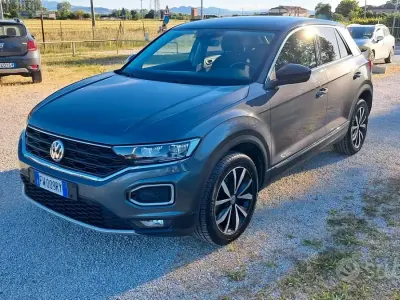 Usata VW T-Roc Style 116 CV (85 kW) 2019 Grigio SUV