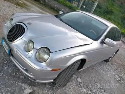 Usata Jaguar S-Type 238 CV (175 kW) 2004 Grigio Berlina