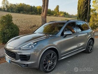 Usata Porsche Cayenne 245 CV (180 kW) 2015 Grigio SUV