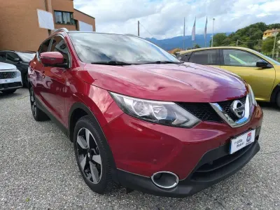 Usata Nissan Qashqai Tekna 131 CV (96 kW) 2017 Rosso SUV