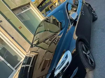Usata Volvo V40 R-Design 120 CV (88 kW) 2017 Nero Berlina