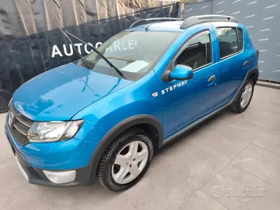 Usata Dacia Sandero Stepway 90 CV (66 kW) 2013 Blu Berlina