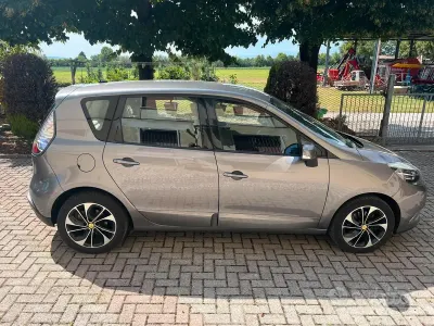Usata Renault Scénic III 110 CV (80 kW) 2013 Grigio Monovolume