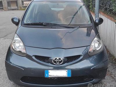 Usata Toyota Aygo 68 CV (50 kW) 2006 Grigio Utilitaria