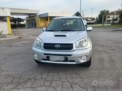 Usata Toyota RAV4 116 CV (85 kW) 2005 Grigio SUV