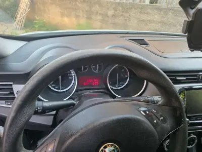 Usata Alfa Romeo Giulietta Distinctive 105 CV (77 kW) 2015 Bianco Utilitaria
