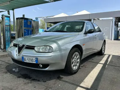 Usata Alfa Romeo 156 Distinctive 144 CV (105 kW) 2000 Argento Berlina