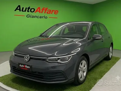 Usata VW Golf VIII Style 116 CV (85 kW) 2022 Grigio Berlina