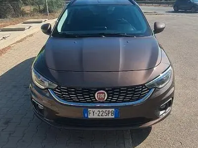 Usata Fiat Tipo 120 CV (88 kW) 2019 Marrone Station wagon