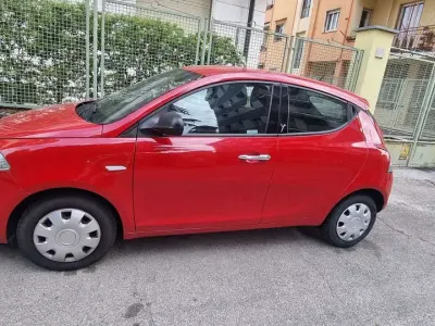 Gebraucht Lancia Ypsilon Silver 69 PS (50 kW) 2016 Rot Kleinwagen