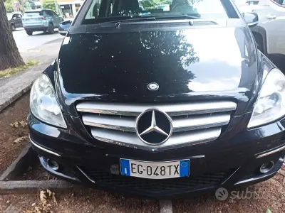 Usata Mercedes B180 116 CV (85 kW) 2011 Nero Utilitaria