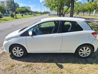 Usata Toyota Yaris Active 69 CV (50 kW) 2013 Bianco Utilitaria