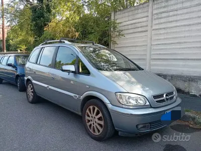 Usata Opel Zafira Elegance 125 CV (91 kW) 2005 Grigio Monovolume