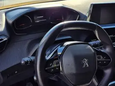 Usata Peugeot 208 GT 102 CV (75 kW) 2023 Utilitaria