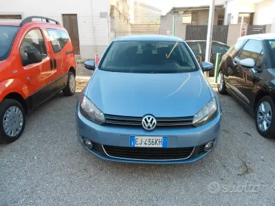 Usado VW Golf VI Highline 105 CV (77 kW) 2011 Gris Utilitario
