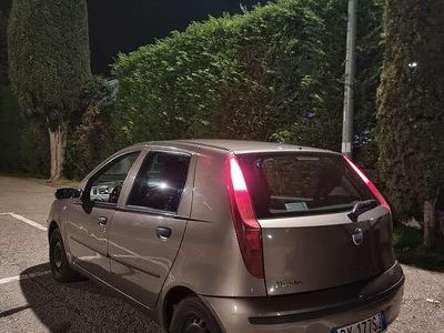 Usata Fiat Punto Dynamic 60 CV (44 kW) 2005 Marrone Utilitaria