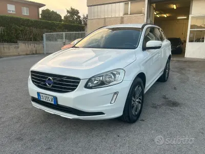 Usata Volvo XC60 R-Design Momentum 181 CV (133 kW) 2014 Bianco SUV