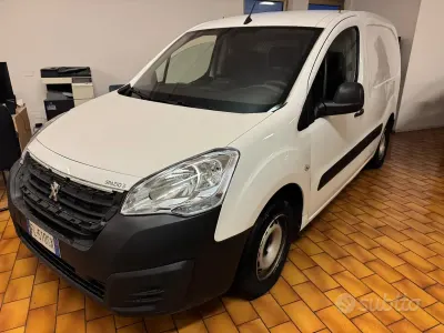 Usata Peugeot Partner 99 CV (72 kW) 2017 Bianco Monovolume