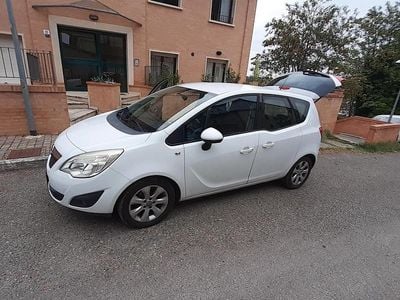 Usado Opel Meriva 95 CV (69 kW) 2013 Blanco Monovolumen