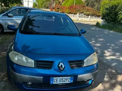 Usata Renault Mégane II 98 CV (72 kW) 2003 Bluazzurro Berlina