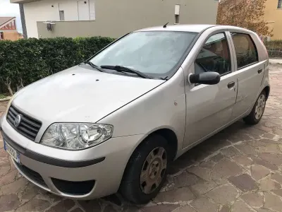 Usata Fiat Punto Active 60 CV (44 kW) 2004 Argento Utilitaria