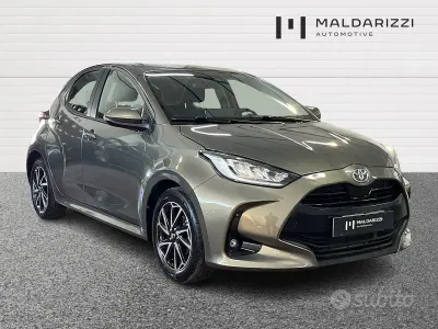 Usata Toyota Yaris Active 72 CV (52 kW) 2023 Grigio Utilitaria