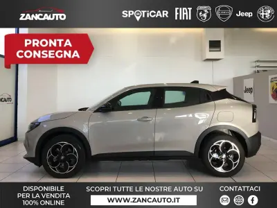 Usata Alfa Romeo Junior 114 kW (156 CV) 2025 Beige SUV
