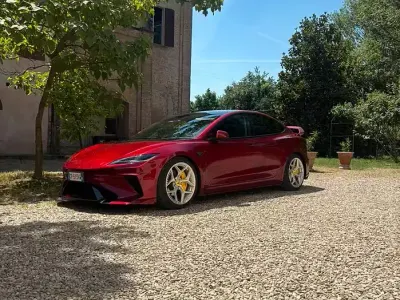 Usata Tesla Model 3 Long Range AWD 366 kW (498 CV) 2023 Rosso Berlina