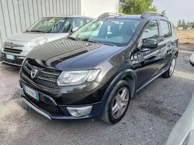 Usata Dacia Sandero Prestige 90 CV (66 kW) 2015 Nero SUV